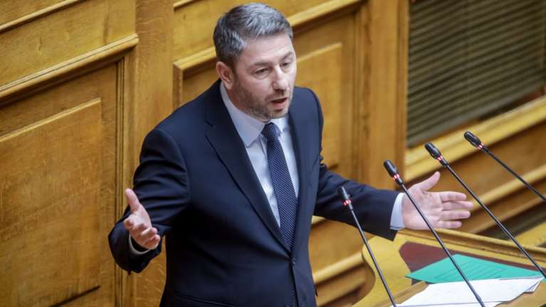 &quot;Καρφιά&quot; κυβερνητικών στελεχών κατά Ανδρουλάκη: &quot;Ο Γιαννίτσης χρειαζόταν τη στήριξη του ΠΑΣΟΚ το 2001, όχι το 2025&quot;