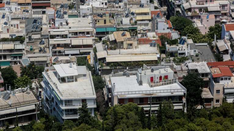 Ανάσα για χιλιάδες δανειολήπτες: Οι τράπεζες &quot;παγώνουν&quot; για έναν χρόνο τα επιτόκια στα στεγαστικά δάνεια