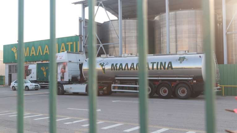 Κλιμάκιο του ΜέΡΑ25 στο εργοστάσιο της &quot;Μαλαματίνα&quot;: &quot;Τα ΜΑΤ της Μητσοτάκης ΑΕ φυλάνε νυχθημερόν μια ιδιωτική επιχείρηση&quot;