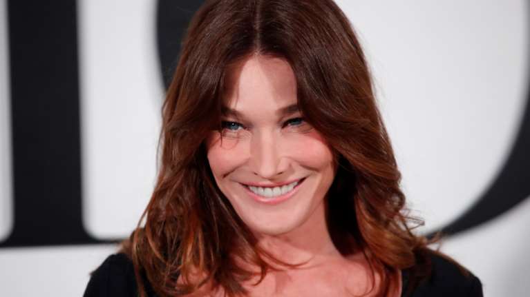 Κάρλα Μπρούνι: Η κακόγουστη πλάκα για τον κορονοϊό και η απολογία της [Βίντεο]