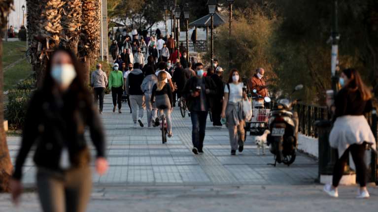 Καιρός: Καλοκαίρι το Σαββατοκύριακο- Ανοδος της θερμοκρασίας έως και 12 βαθμούς