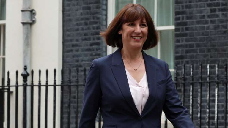 Ρέιτσελ Ριβς: Ποια είναι η νέα &quot;Σιδηρά Κυρία&quot; της Βρετανίας - Η 45χρονη σκακίστρια που έπαιξε με τον Κασπάροφ