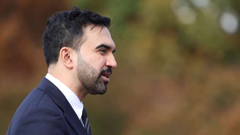 Ο Μαμντάνι καταδικάζει τη στρατιωτική επίθεση των ΗΠΑ στη Βενεζουέλα: "Παραβίαση του διεθνούς δικαίου"