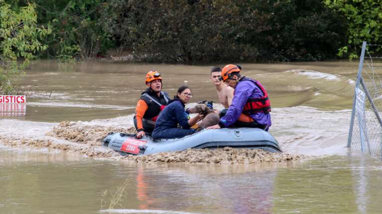 Πλημμύρες και καταστροφές από την κακοκαιρία στον νομό Λάρισας - Η ΕΜΑΚ απεγκλώβισε 20 άτομα [βίντεο]