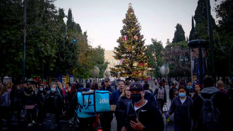 Κορονοϊός: &quot;Εκρηξη&quot; με 2.200 νέα κρούσματα στην Αττική -  1.162 στη Θεσσαλονίκη - Στο &quot;κόκκινο&quot; Λάρισα και Αχαΐα