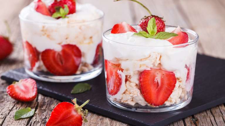 Γλυκό ψυγείου με μόνο 3 υλικά - Πανεύκολο και απόλυτα δροσιστικό