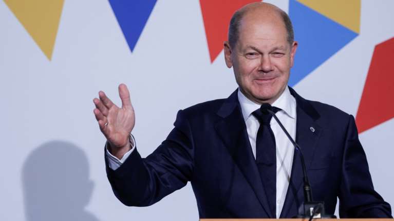 Σολτς: Ξεκαθαρίσαμε τις παρεξηγήσεις για το πακέτο των 200 δις - Είμαστε οικονομικά ισχυροί και μπορούμε να το κάνουμε