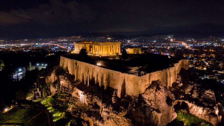 Καύσωνας και τη νύχτα στην Αττική: Εφτασε τους 28 βαθμούς το θερμόμετρο