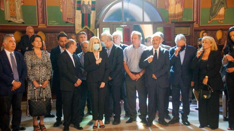 Στο μνημόσυνο του Δημήτρη Κρεμαστινού η Φώφη Γεννηματά - Το παρών έδωσε όλο το παλιό ΠΑΣΟΚ [Εικόνες]