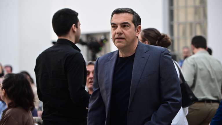 Ανάβει φωτιές η επανεμφάνιση Τσίπρα: Τα σενάρια για νέο κόμμα και η αιχμηρή αντίδραση της κυβέρνησης