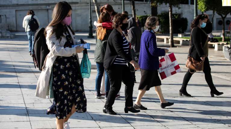 Κορονοϊός: &quot;Βράζουν&quot; και σήμερα με 1.267 κρούσματα η Αττική και 999 η Θεσσαλονίκη - Τριψήφια νούμερα σε άλλες 12 περιοχές