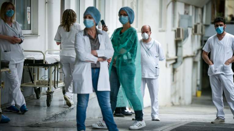 Κορονοϊός - Απίστευτο: Μόλις 51% του νοσηλευτικού προσωπικού έχει εμβολιαστεί - Τι ισχύει με τα κρούσματα στο &quot;Μεταξά&quot;