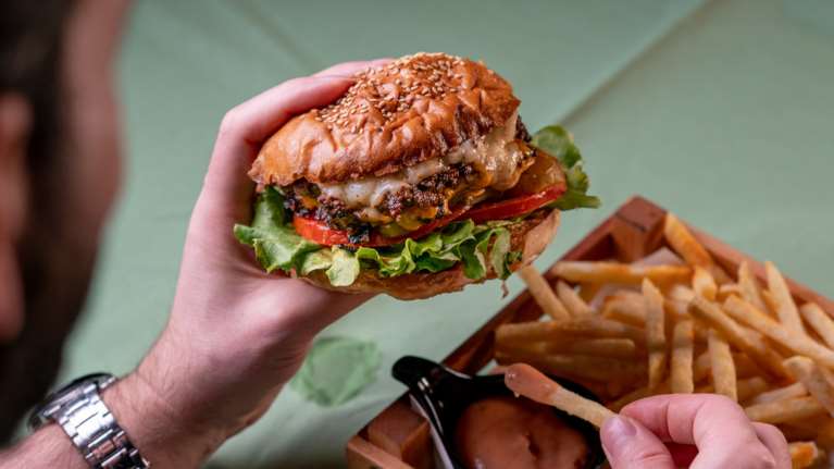 Πώς η κακή διατροφή μπορεί να μας γεράσει ακόμη και από την ηλικία των 25 ετών