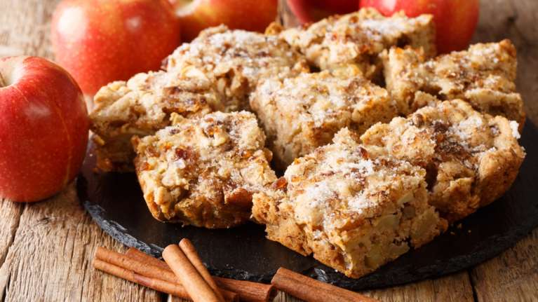 Το απόλυτο φθινοπωρινό γλυκό: Η μηλόπιτα της τεμπέλας - Η πιο γρήγορη μηλόπιτα που έχετε φτιάξει