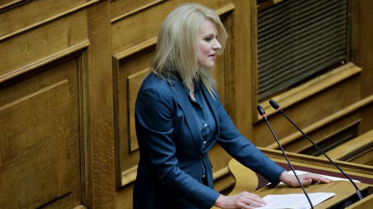 Απίστευτες ατάκες βουλευτών του ΣΥΡΙΖΑ: &quot;Στήνετε τεχνητή παράταση της κρίσης&quot;