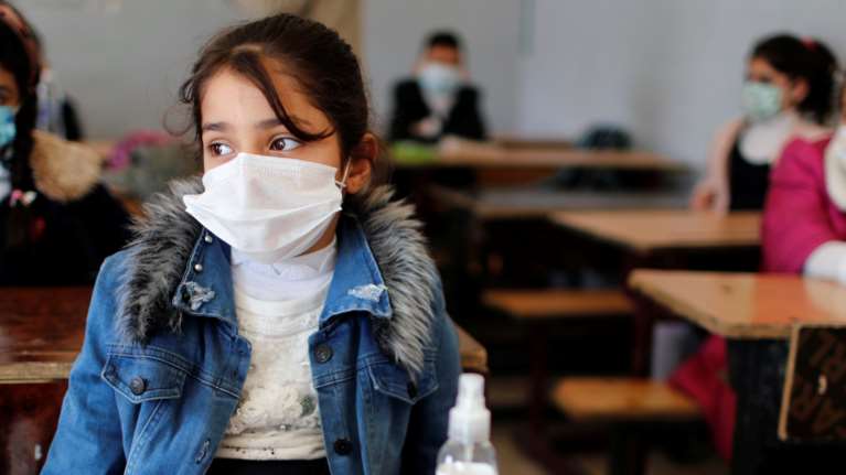 Άνοιγμα σχολείων: Τώρα η κρίσιμη συνεδρίαση των Ειδικών με διαφωνίες - Προτάσεις για κλιμακωτό ωράριο και rapid test