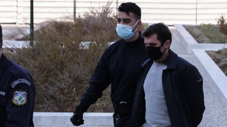 Δίκη προπονητή ιστιοπλοΐας: Ξέσπασε σε κλάματα η 21χρονη αθλήτρια μετά τη δίωρη επανεξέτασή της κεκλεισμένων των θυρών