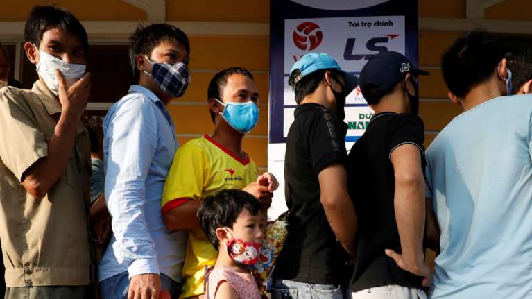 Ανατροπή: Τη χρήση μάσκας σε δημόσιους χώρους συνιστά ο ΠΟΥ - Νέες οδηγίες εξαιτίας μελετών