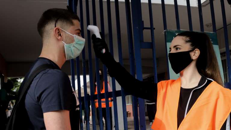 Κορονοϊός - Με μάσκες στα θρανία; Πώς θα ανοίξουν στις 7 Σεπτεμβρίου τα σχολεία