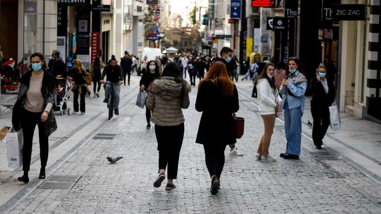 Κορονοϊός: Συναγερμός στο Κέντρο της Αθήνας με 124 κρούσματα