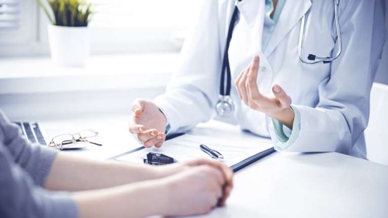 Λέσβος: &quot;Δικά μας ήταν φάρμακα, δεν υπάρχει δόλος&quot;, ισχυρίζεται ο σύζυγος της γιατρού που συνταγογραφούσε ακατάπαυστα τα ξημερώματα