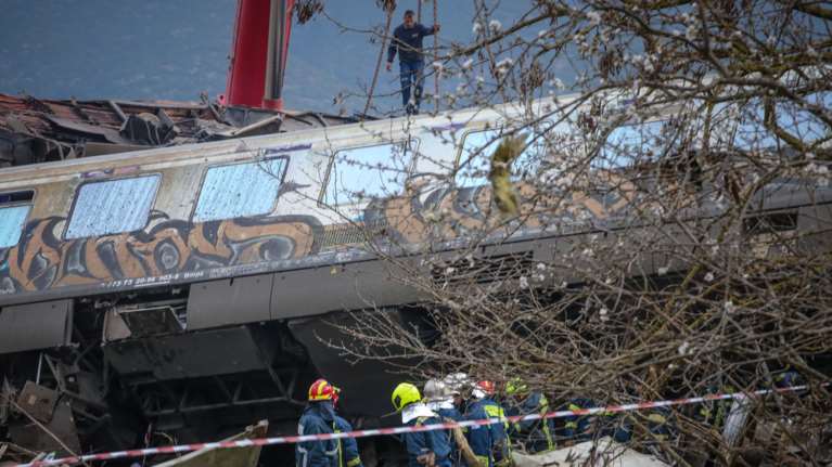 Τραγωδία στα Τέμπη: Εφιαλτικές εκτιμήσεις ότι οι νεκροί θα ξεπεράσουν ίσως τους 50