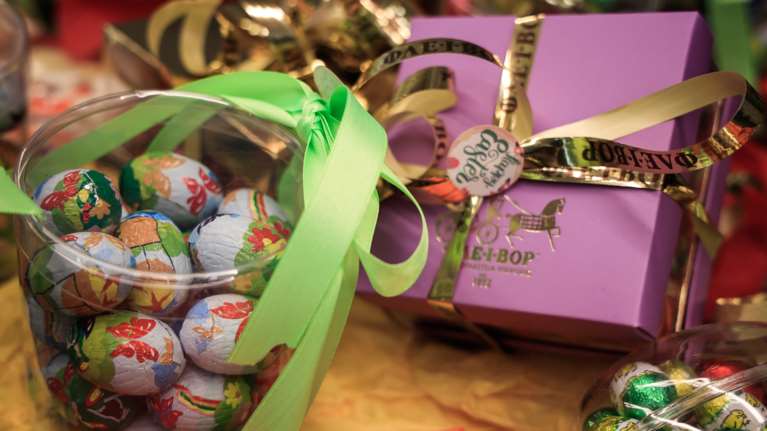 Πάσχα 2025: Ξεκινά το εορταστικό ωράριο - Ποια Κυριακή και ποιες ώρες θα είναι ανοιχτά τα μαγαζιά