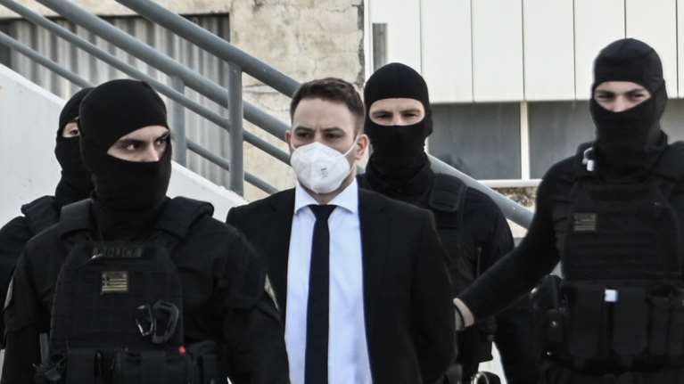 Αντιδρά ο Μπάμπης Αναγνωστόπουλος στην αλλαγή επιθέτου της μικρής Λυδίας