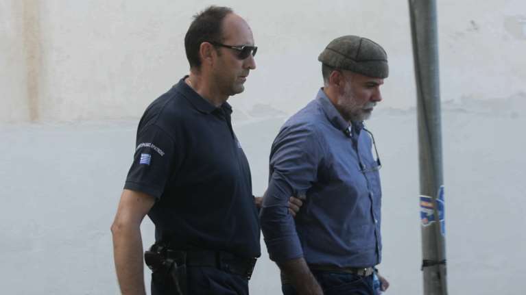 Αναβολή επ&#39; αόριστον στην δίκη Κορκονέα για την αποφυλάκισή του - Επρεπε να κλητευτεί και η οικογένεια Γρηγορόπουλου