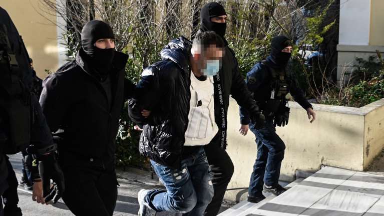 Αυτός είναι ο 40χρονος τζιχαντιστής που συνελήφθη στην Αθήνα - Στον εισαγγελέα υπό δρακόντεια μέτρα [Εικόνες]