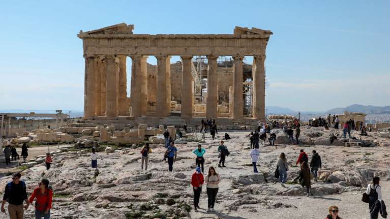 Κικίλιας: Διανύουμε μια συγκλονιστική χρονιά στον τουρισμό - Πάνω από 16.000 επισκέπτες καθημερινά στην Ακρόπολη