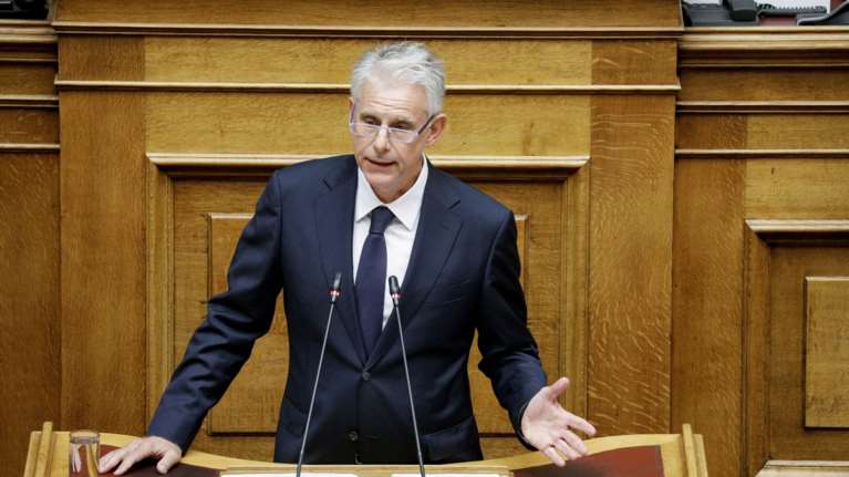 Ο Σπύρος Πνευματικός παραδίδει τη βουλευτική έδρα του στη ΝΔ