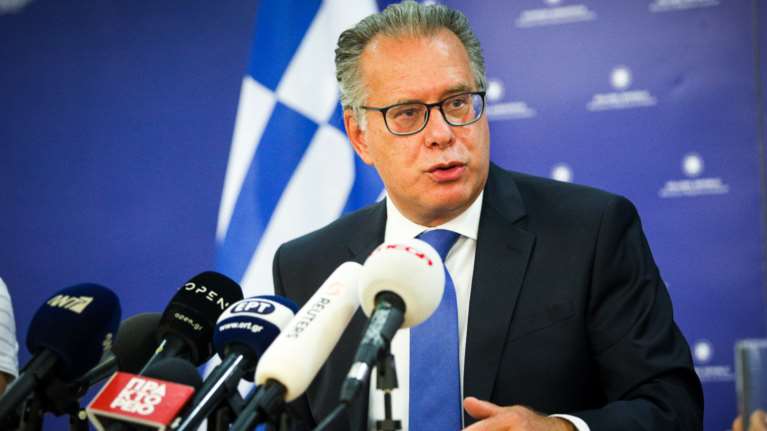 Φωτιά στη Μόρια - Κουμουτσάκος: Σε σκηνές οι μετανάστες που έμειναν άστεγοι