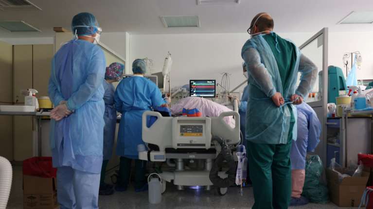 Εντολή Πλεύρη προς τα νοσοκομεία: Άμεση διερεύνηση των καταγγελιών για τυχόν ιατρικά λάθη