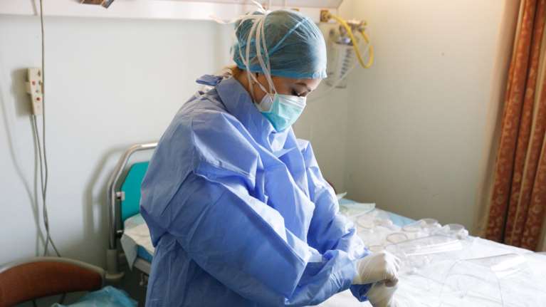 Καθηγητής Βατόπουλος: Υπάρχει και το κακό σενάριο, κάθε τρεις μήνες να μπαίνουμε σε καραντίνα