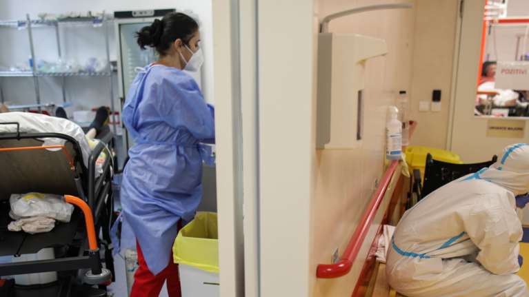 Ξεκινάει την Τετάρτη η επιστράτευση των ιδιωτών γιατρών - Δείτε αναλυτικά σε ποιες περιοχές και ποιες ειδικότητες [ΦΕΚ]