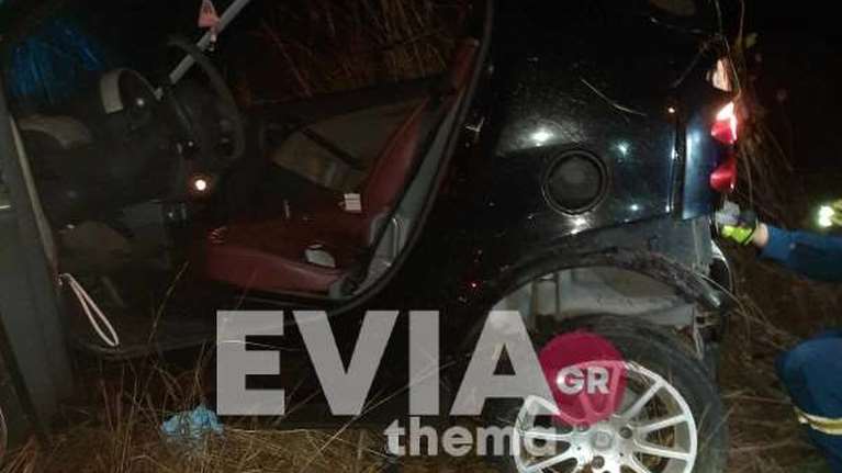 Εύβοια: Σοκαριστικό τροχαίο στα Ψαχνά - Προσέκρουσε στις μπάρες και πετάχτηκε έξω η οδηγός