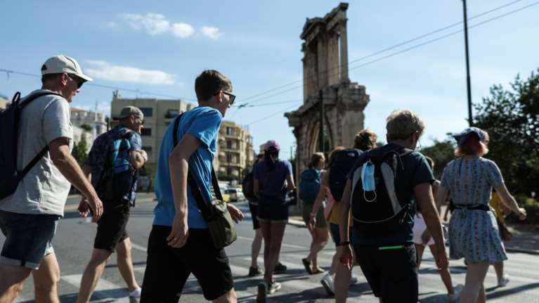 Κορονοιός: 52 θάνατοι και 53 διασωληνωμένοι την τελευταία εβδομάδα