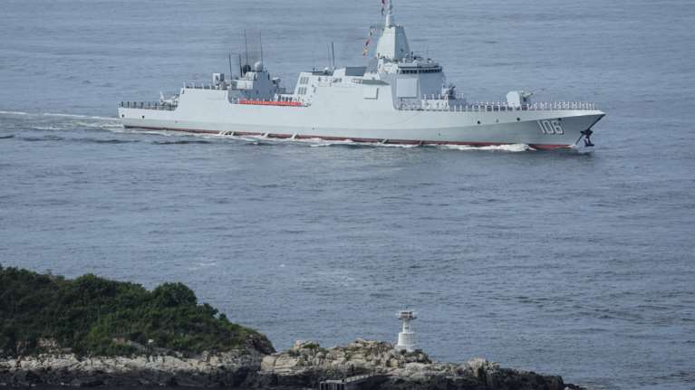 Παραλίγο θερμό επεισόδιο στην επιχείρηση "Ασπίδες": Κινεζικό πλοίο "τύφλωσε" με λέιζερ γερμανικό αεροσκάφος