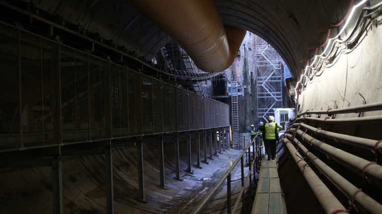 &quot;Δεν ήταν λάθος, εκεί θα μπαίνουν οι συρμοί για συντήρηση&quot;- Τι αναφέρει το Υπ. Μεταφορών για τη &quot;σήραγγα εκτός σχεδίου&quot;
