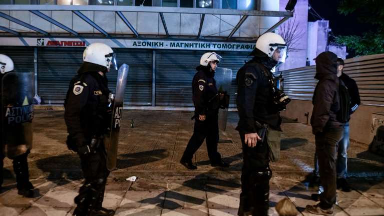 Επεισόδια στα Προσφυγικά: Αντιδράσεις για την προσαγωγή φωτορεπόρτερ - 78 συνολικά οι συλλήψεις