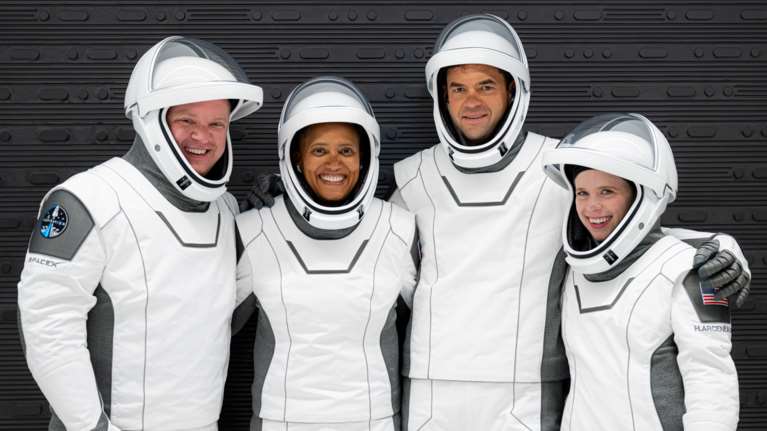 SpaceX: Σε λίγες ώρες αρχίζει το ιστορικό τριήμερο στο διάστημα για τους πρώτους αστροναύτες τουρίστες [Εικόνες]