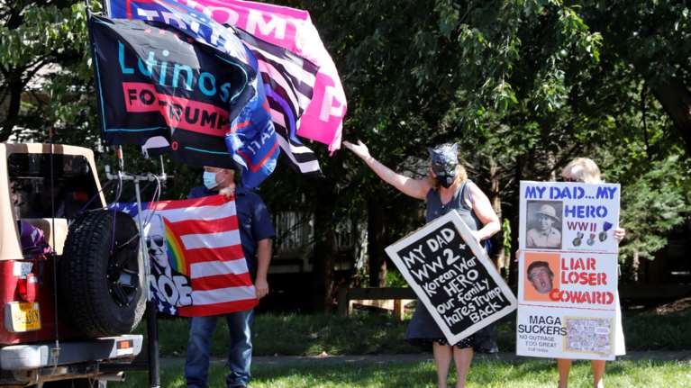 ΗΠΑ: &quot;Ο ηλίθιος και ο δειλός&quot; - Σκληρές εκφράσεις από Μπάιντεν και Τραμπ