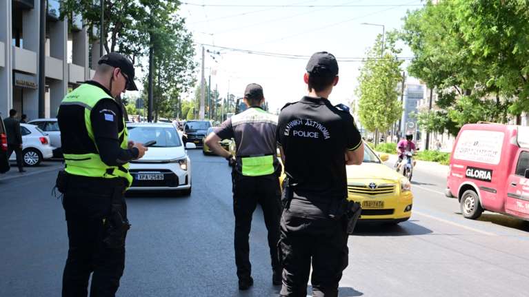 Συνελήφθησαν 2 διαχειριστές ομάδας στα social media που ενημέρωνε οδηγούς για τα μπλόκα της Τροχαίας - Πάνω από 200.000 μέλη