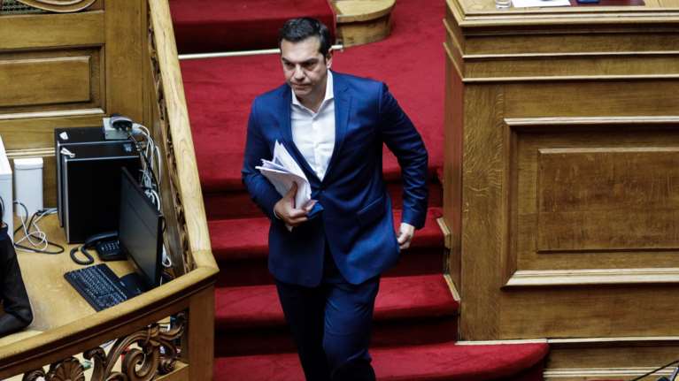 Γιατί ο ΣΥΡΙΖΑ επιστρέφει στην αντιπολιτευτική ρητορική του 3% - Ομιλία Τσίπρα με ανακρίβειες στη Βουλή