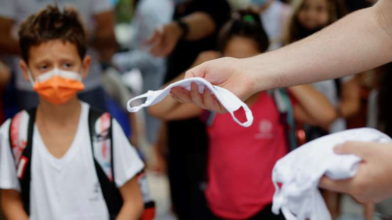 Πράσινο φως για εμβολιασμούς παιδιών και από ιδιώτες παιδίατρους - Τι αποφασίστηκε στη σύσκεψη στο Μαξίμου