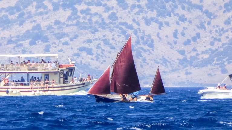 Επιμένουν τα μελτέμια - Εντείνεται η μεσημεριανή αστάθεια - Πού προβλέπονται τοπικές καταιγίδες