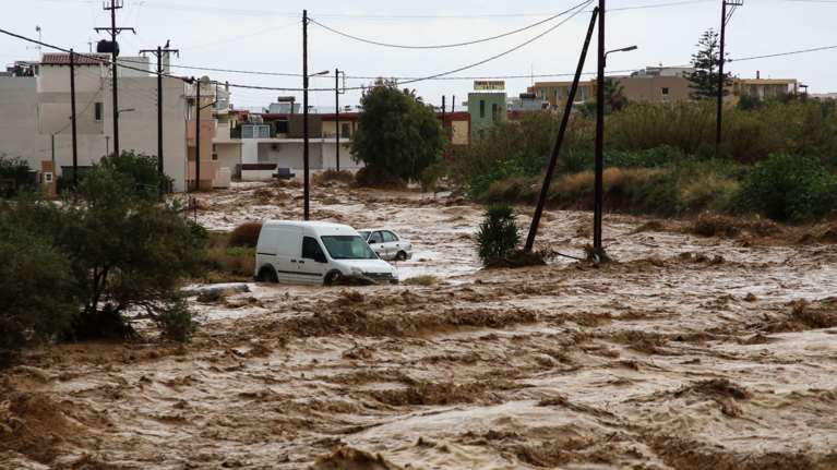 Πλημμύρες στην Κρήτη: Οκτώ απεγκλωβισμοί από ορμητικά νερά στη Χερσόνησο - Σώθηκαν τρία παιδιά