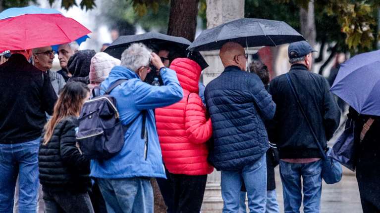 Έρχεται &quot;οργανωμένο κύμα κακοκαιρίας&quot; την Κυριακή με βροχές και χιόνια - Πώς θα είναι ο καιρός των Χριστουγέννων