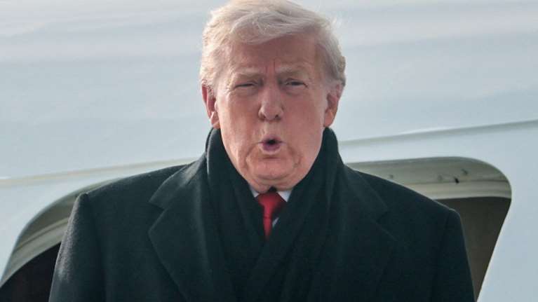 Κατέφθασε με ελικόπτερο ο Τραμπ στο Νταβός: Τι θα πει στην ομιλία του